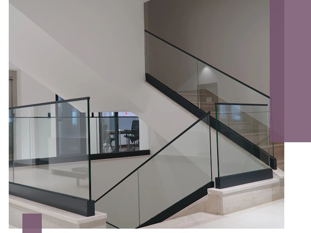 Стеклянные перила премиум-класса с установкой в Амурске