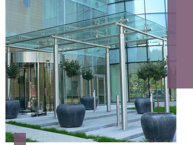 Навесы из стекла на заказ в Амурске — монтаж и установка