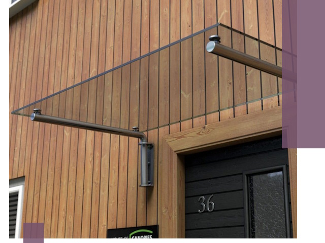 Стеклянные козырьки на входы и фасады в Амурске