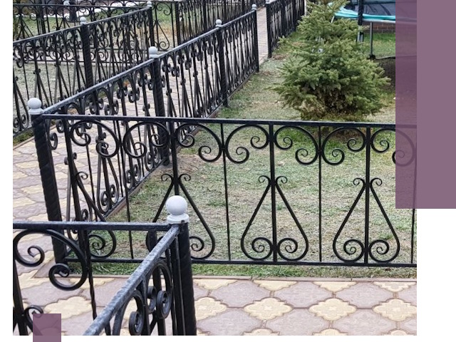 Кованые газонные ограждения под ключ в Амурске