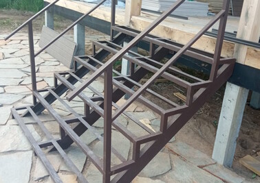 Металлический каркас для входной лестницы